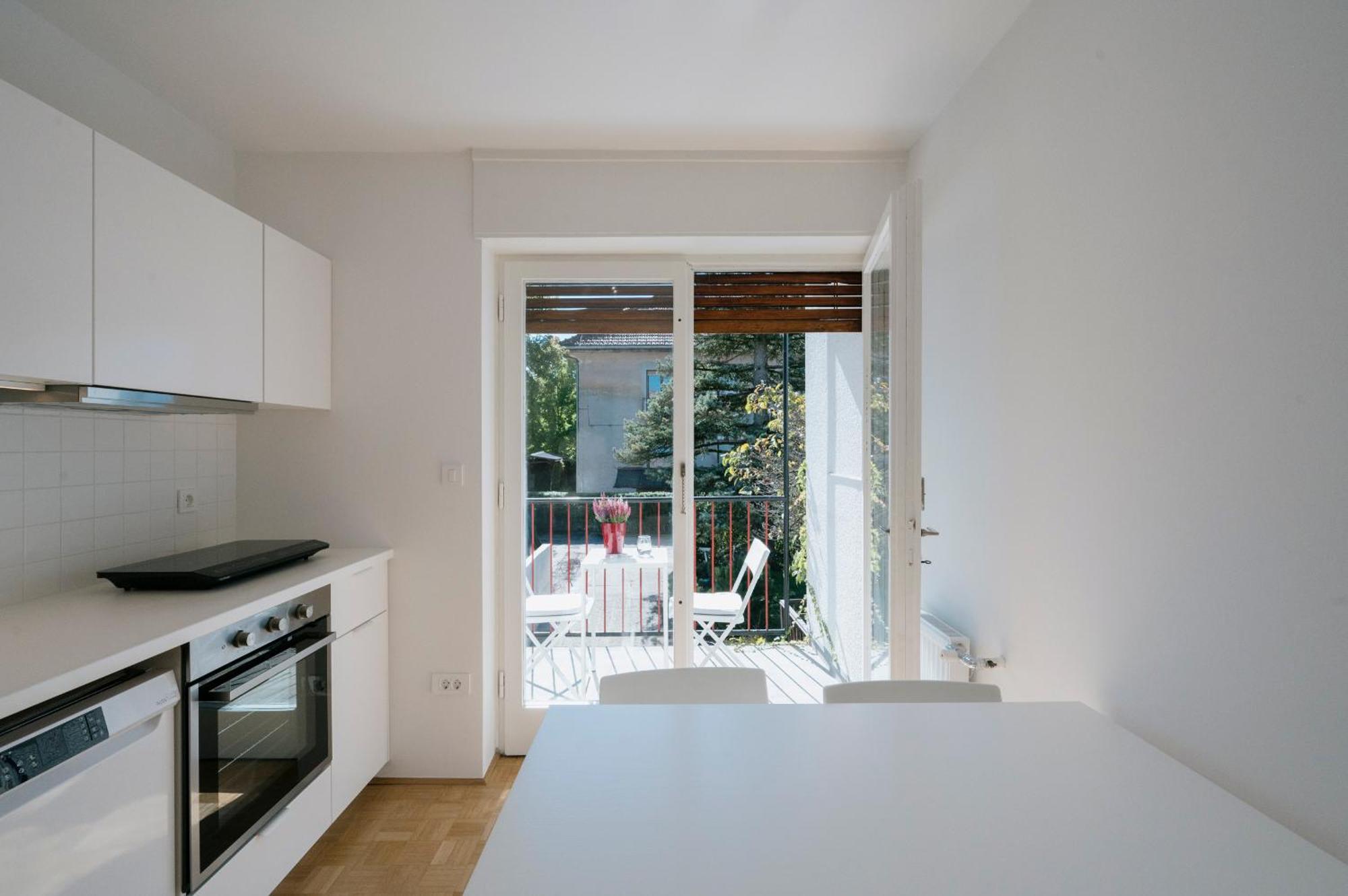 Ljubljana C17 4-Bedroom Private Row House With Garden And Parking Luaran gambar